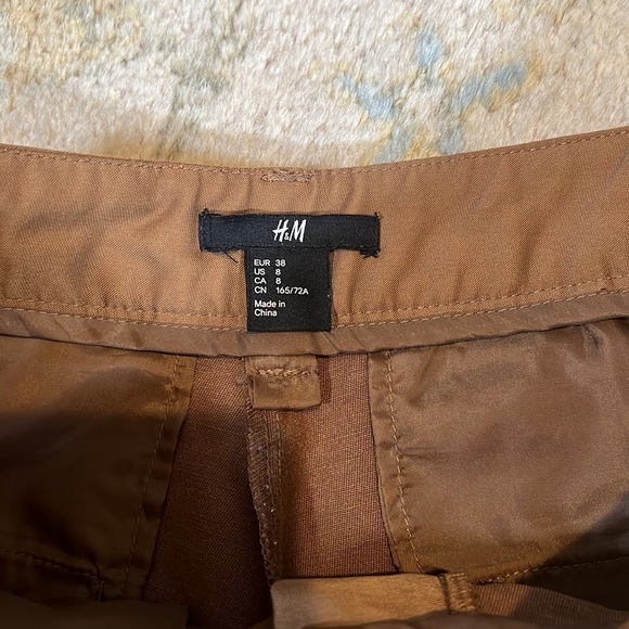⭐️H&M,Rich Tan Shorts,Cuffed w/Pockets, EUC, Dress Up or Down, Size 8 - Picture 5 of 11